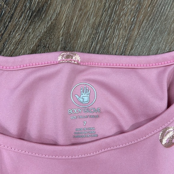 Body glove romper smiley face pink with gold smiles. Size 7
Sleeveless - Picture 3 of 12